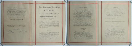 図2 1889年に国際度量衡局によって発行されたキログラム原器校正証明書（左：表、右：裏）